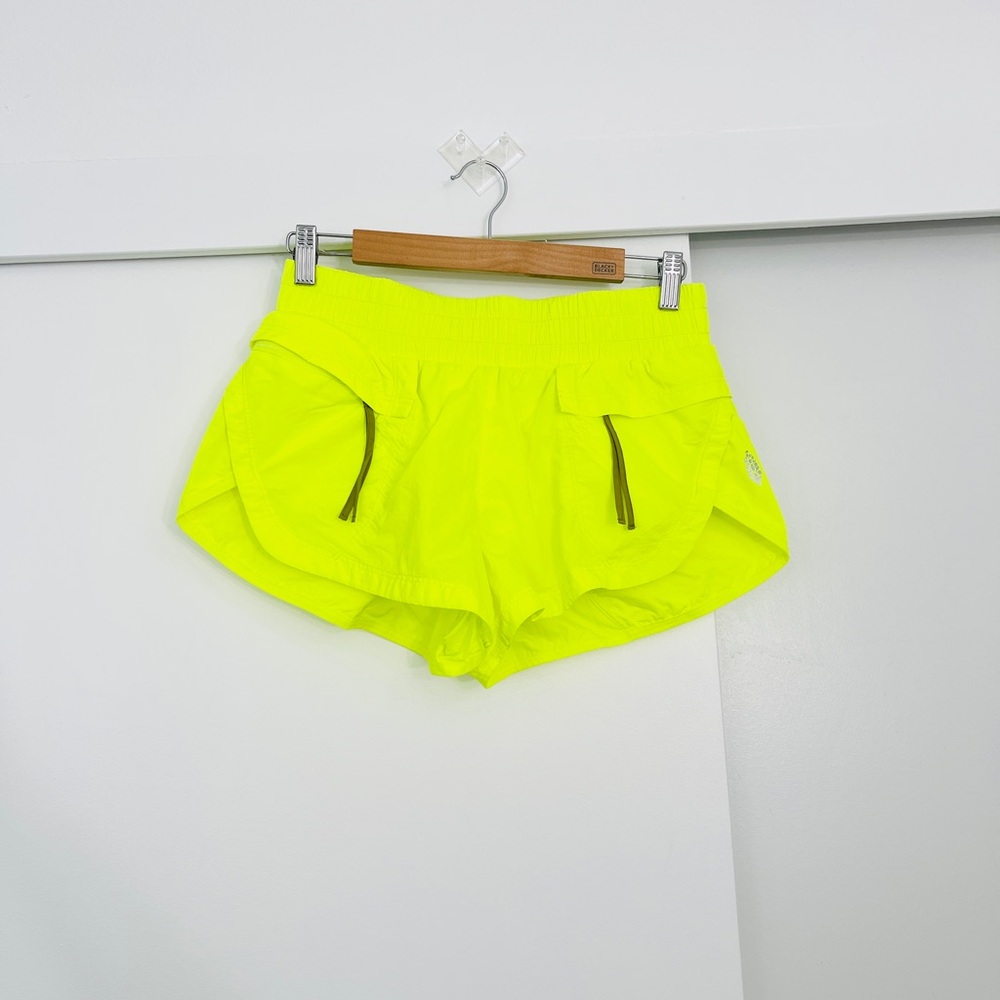 NWOT Free People Movement Above and Beyond Hiking Neon Cargo Shorts Size Small